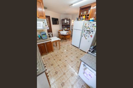 Casa à venda com 465m², 4 quartos e 6 vagas Casa à venda com 465m², 4 quartos e 6 vagasCOZINHA