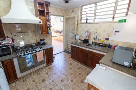 Casa à venda com 465m², 4 quartos e 6 vagas Casa à venda com 465m², 4 quartos e 6 vagasCOZINHA