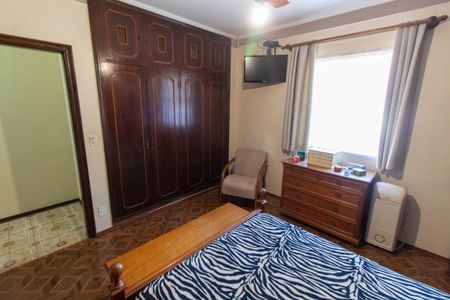 Casa à venda com 465m², 4 quartos e 6 vagas Casa à venda com 465m², 4 quartos e 6 vagasSUITE