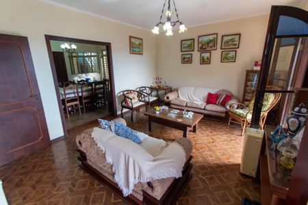 Casa à venda com 465m², 4 quartos e 6 vagas Casa à venda com 465m², 4 quartos e 6 vagasSALA DE ESTAR