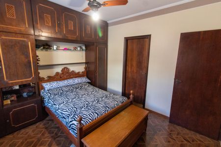 Casa à venda com 465m², 4 quartos e 6 vagas Casa à venda com 465m², 4 quartos e 6 vagasSUITE