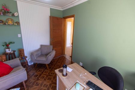 Casa à venda com 465m², 4 quartos e 6 vagas Casa à venda com 465m², 4 quartos e 6 vagasESCRITÓRIO PISO INFERIOR