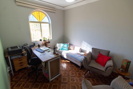 Casa à venda com 465m², 4 quartos e 6 vagas Casa à venda com 465m², 4 quartos e 6 vagasESCRITÓRIO PISO INFERIOR