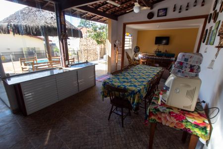 Casa à venda com 465m², 4 quartos e 6 vagas Casa à venda com 465m², 4 quartos e 6 vagasÁREA EXTERNA GOURMET FUNDOS