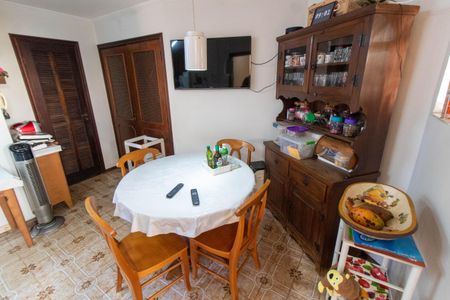 Casa à venda com 465m², 4 quartos e 6 vagas Casa à venda com 465m², 4 quartos e 6 vagasCOZINHA