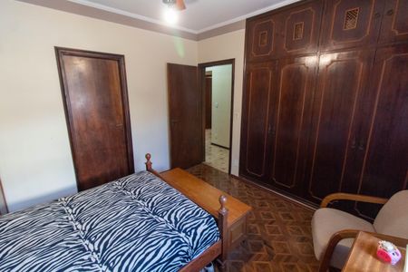 Casa à venda com 465m², 4 quartos e 6 vagas Casa à venda com 465m², 4 quartos e 6 vagasSUITE