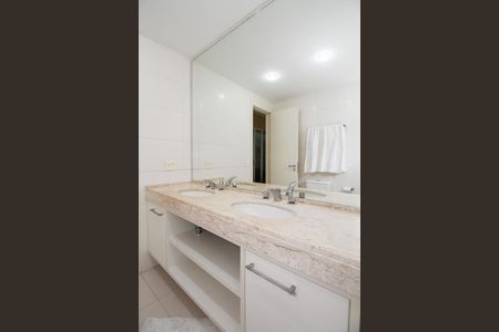 Apartamento para alugar com 175m², 4 quartos e 3 vagasBanheiro da Suíte 2