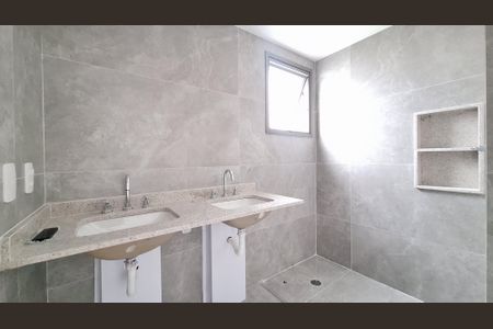 Apartamento à venda com 98m², 3 quartos e 1 vaga Apartamento à venda com 98m², 3 quartos e 1 vagaBanheiro da Suíte