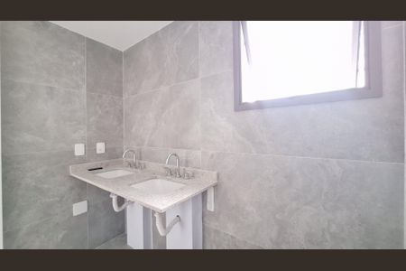 Apartamento à venda com 98m², 3 quartos e 1 vaga Apartamento à venda com 98m², 3 quartos e 1 vagaBanheiro da Suíte