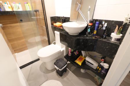 Banheiro de apartamento à venda com 2 quartos, 40m² em São Pedro, Osasco