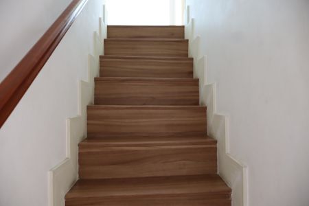 Casa para alugar com 180m², 3 quartos e 2 vagasEscada 