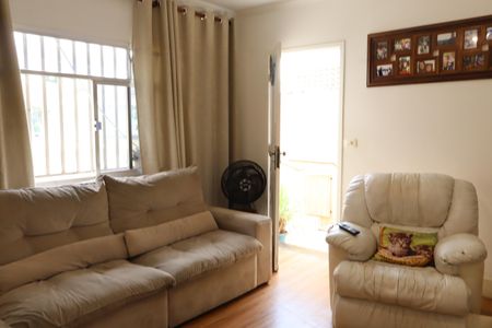 Casa para alugar com 180m², 3 quartos e 2 vagasSala