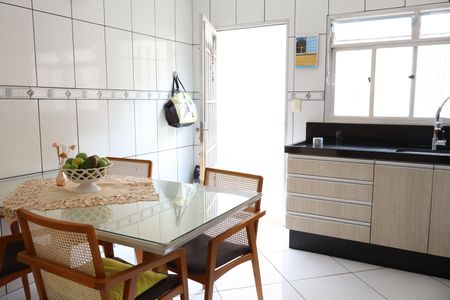 Casa para alugar com 180m², 3 quartos e 2 vagasCozinha