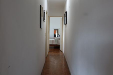 Casa para alugar com 180m², 3 quartos e 2 vagasCorredor 