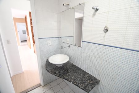 Banheiro de apartamento à venda com 1 quarto, 60m² em Bosque, Campinas