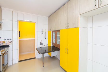 Apartamento para alugar com 72m², 2 quartos e 2 vagasCozinha