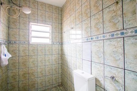 Banheiro Social de casa para alugar com 2 quartos, 100m² em Vila Suíça, Santo André