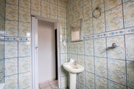Banheiro Social de casa para alugar com 2 quartos, 100m² em Vila Suíça, Santo André