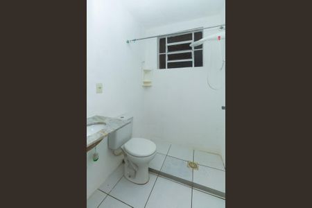 Banheiro  de apartamento para alugar com 2 quartos, 51m² em Mont’Serrat, Porto Alegre