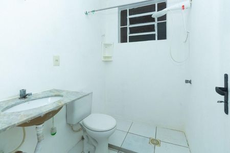 Banheiro  de apartamento para alugar com 2 quartos, 51m² em Mont’Serrat, Porto Alegre