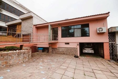 Casa para alugar com 580m², 4 quartos e 6 vagasÁrea Externa 