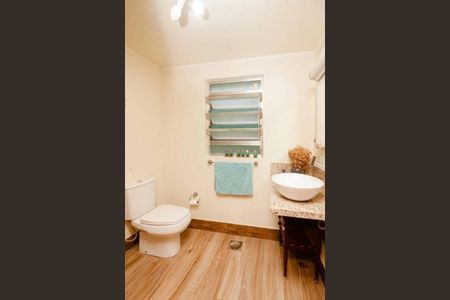 Casa para alugar com 580m², 4 quartos e 6 vagasBanheiro 2