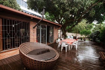 Casa para alugar com 580m², 4 quartos e 6 vagasÁrea Externa 