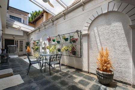 Casa à venda com 400m², 4 quartos e 4 vagas Casa à venda com 400m², 4 quartos e 4 vagasQuintal