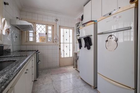 Casa à venda com 400m², 4 quartos e 4 vagas Casa à venda com 400m², 4 quartos e 4 vagasCozinha