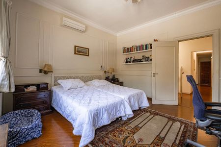 Casa à venda com 400m², 4 quartos e 4 vagas Casa à venda com 400m², 4 quartos e 4 vagasSuíte 1