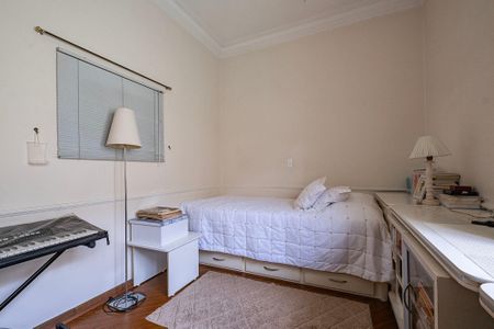 Casa à venda com 400m², 4 quartos e 4 vagas Casa à venda com 400m², 4 quartos e 4 vagasQuarto 4