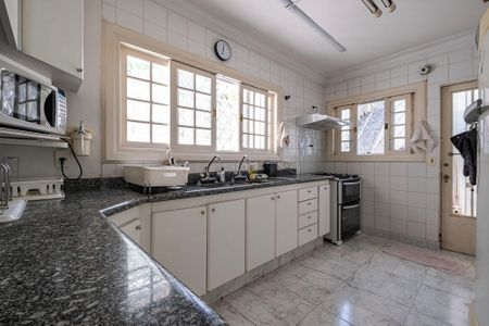 Casa à venda com 400m², 4 quartos e 4 vagas Casa à venda com 400m², 4 quartos e 4 vagasCozinha