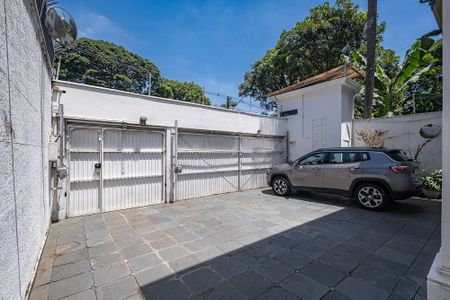 Casa à venda com 400m², 4 quartos e 4 vagas Casa à venda com 400m², 4 quartos e 4 vagasGaragem