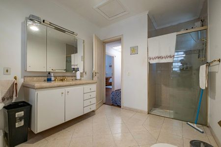 Casa à venda com 400m², 4 quartos e 4 vagas Casa à venda com 400m², 4 quartos e 4 vagasBanheiro