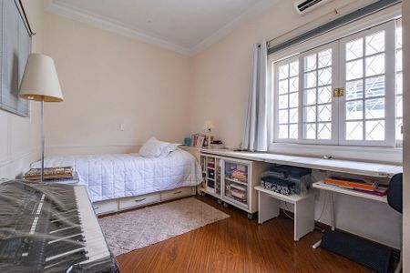 Casa à venda com 400m², 4 quartos e 4 vagas Casa à venda com 400m², 4 quartos e 4 vagasQuarto 4