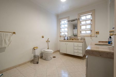 Casa à venda com 400m², 4 quartos e 4 vagas Casa à venda com 400m², 4 quartos e 4 vagasBanheiro