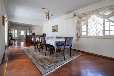 Casa à venda com 400m², 4 quartos e 4 vagas Casa à venda com 400m², 4 quartos e 4 vagasSala 2