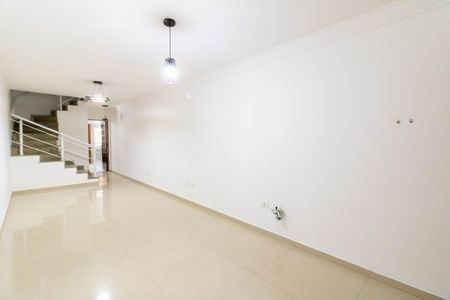 Sala de casa para alugar com 2 quartos, 130m² em Vila Sao Rafael, Guarulhos