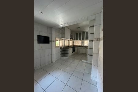 Casa à venda com 321m², 5 quartos e 3 vagas Casa à venda com 321m², 5 quartos e 3 vagasCozinha