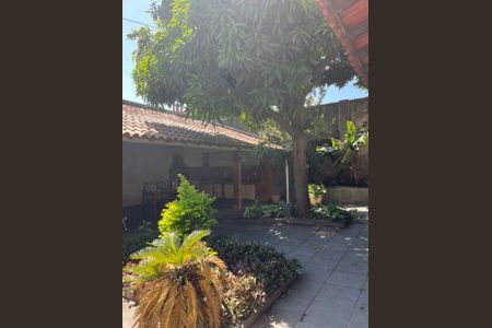 Casa à venda com 321m², 5 quartos e 3 vagas Casa à venda com 321m², 5 quartos e 3 vagasÁrea externa