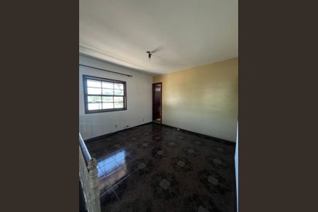 Casa à venda com 321m², 5 quartos e 3 vagas Casa à venda com 321m², 5 quartos e 3 vagasQuarto