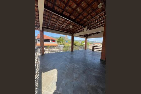 Casa à venda com 321m², 5 quartos e 3 vagas Casa à venda com 321m², 5 quartos e 3 vagasÁrea externa