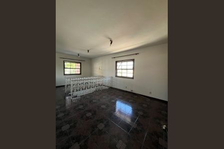 Casa à venda com 321m², 5 quartos e 3 vagas Casa à venda com 321m², 5 quartos e 3 vagasSegunda sala