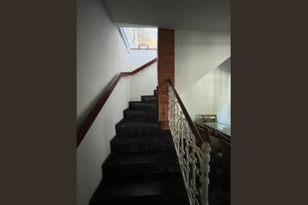 Casa à venda com 321m², 5 quartos e 3 vagas Casa à venda com 321m², 5 quartos e 3 vagasSala