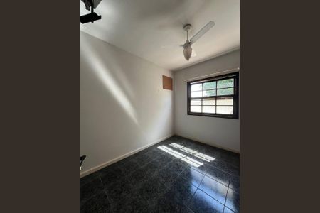 Casa à venda com 321m², 5 quartos e 3 vagas Casa à venda com 321m², 5 quartos e 3 vagasQuarto