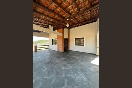 Casa à venda com 321m², 5 quartos e 3 vagas Casa à venda com 321m², 5 quartos e 3 vagasÁrea externa