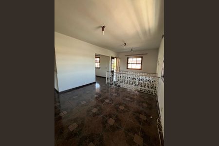 Casa à venda com 321m², 5 quartos e 3 vagas Casa à venda com 321m², 5 quartos e 3 vagasSegunda sala