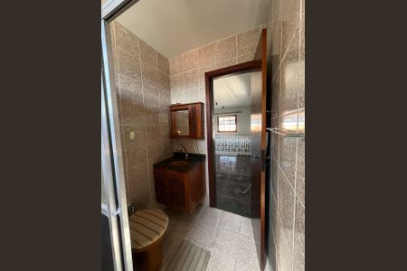 Casa à venda com 321m², 5 quartos e 3 vagas Casa à venda com 321m², 5 quartos e 3 vagasBanheiro