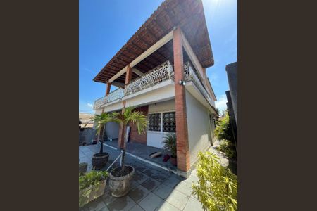 Casa à venda com 321m², 5 quartos e 3 vagas Casa à venda com 321m², 5 quartos e 3 vagasFachada