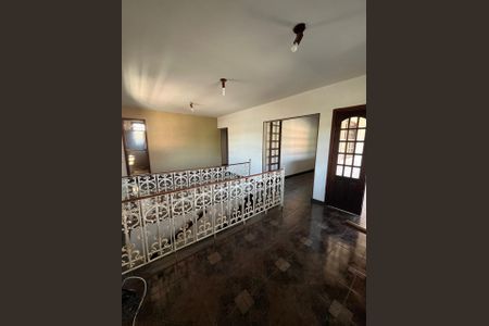 Casa à venda com 321m², 5 quartos e 3 vagas Casa à venda com 321m², 5 quartos e 3 vagasSegunda sala